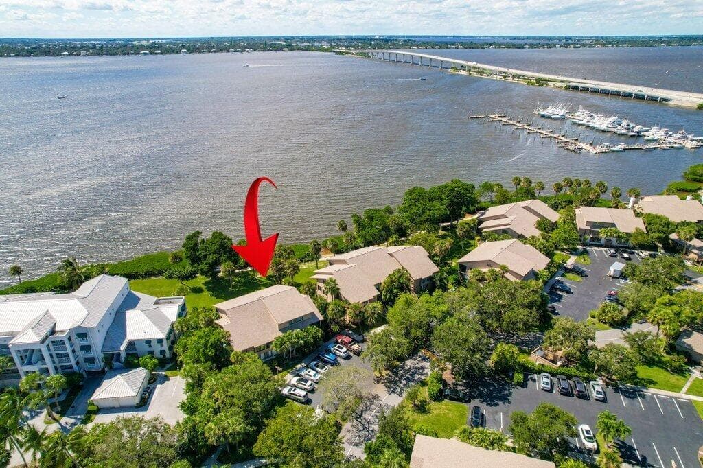 218 NE Edgewater Drive 218 photo 11
