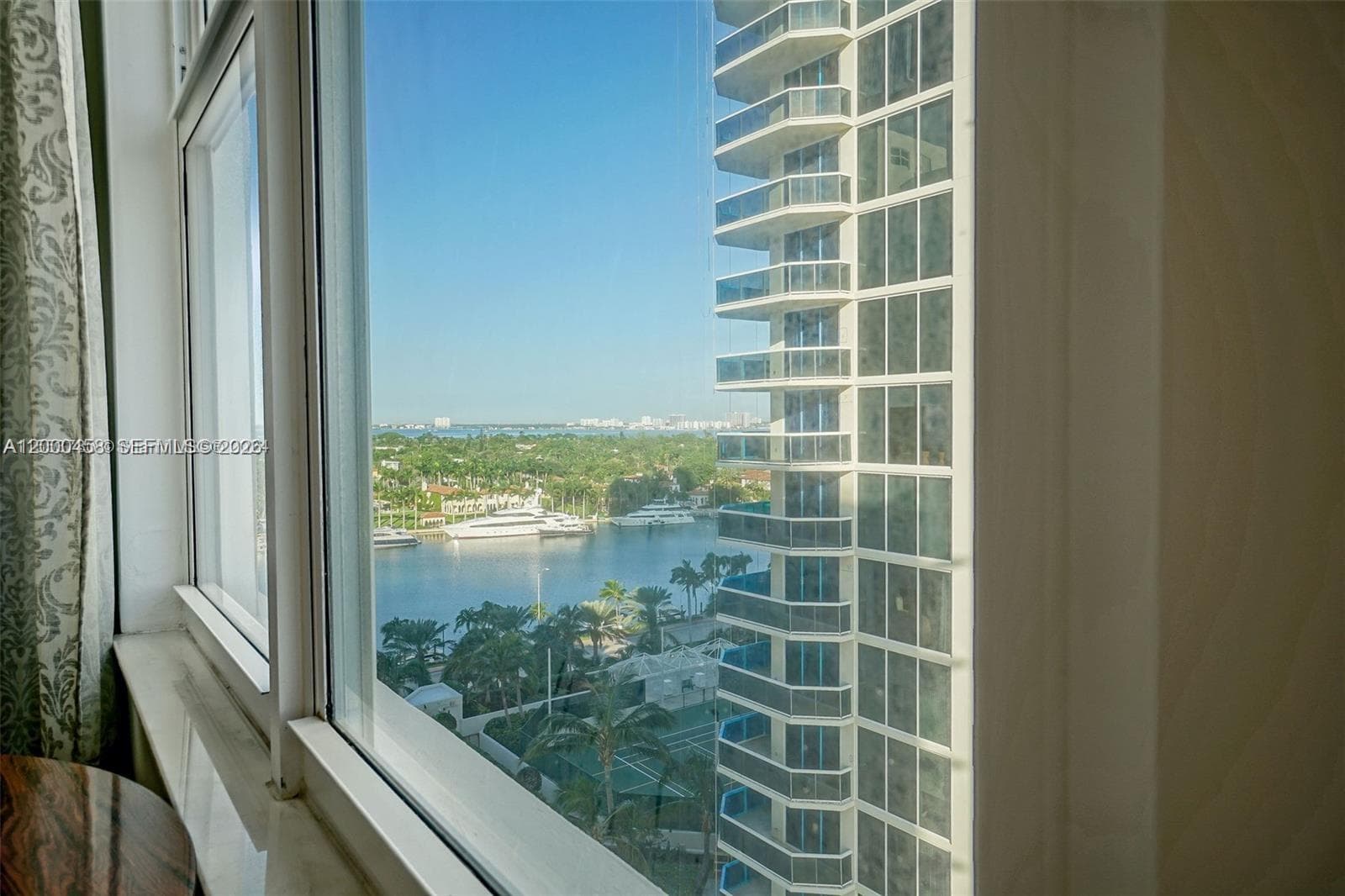 4747 Collins Ave 1108 photo 2