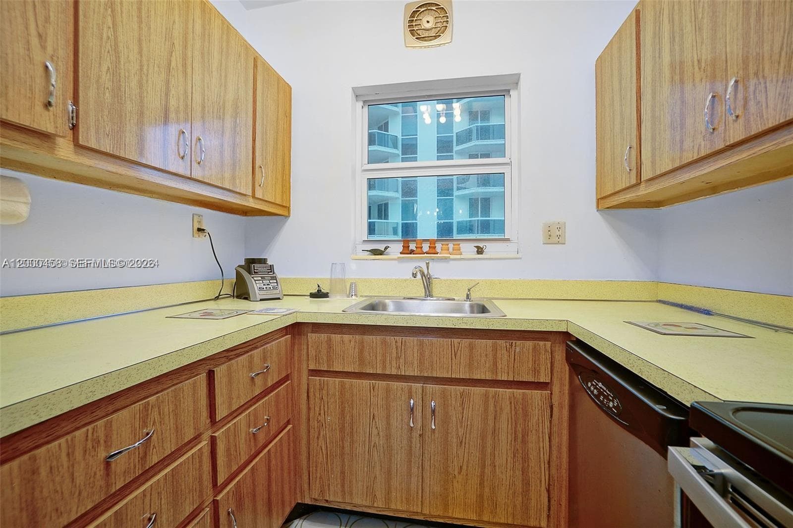 4747 Collins Ave 1108 photo 4