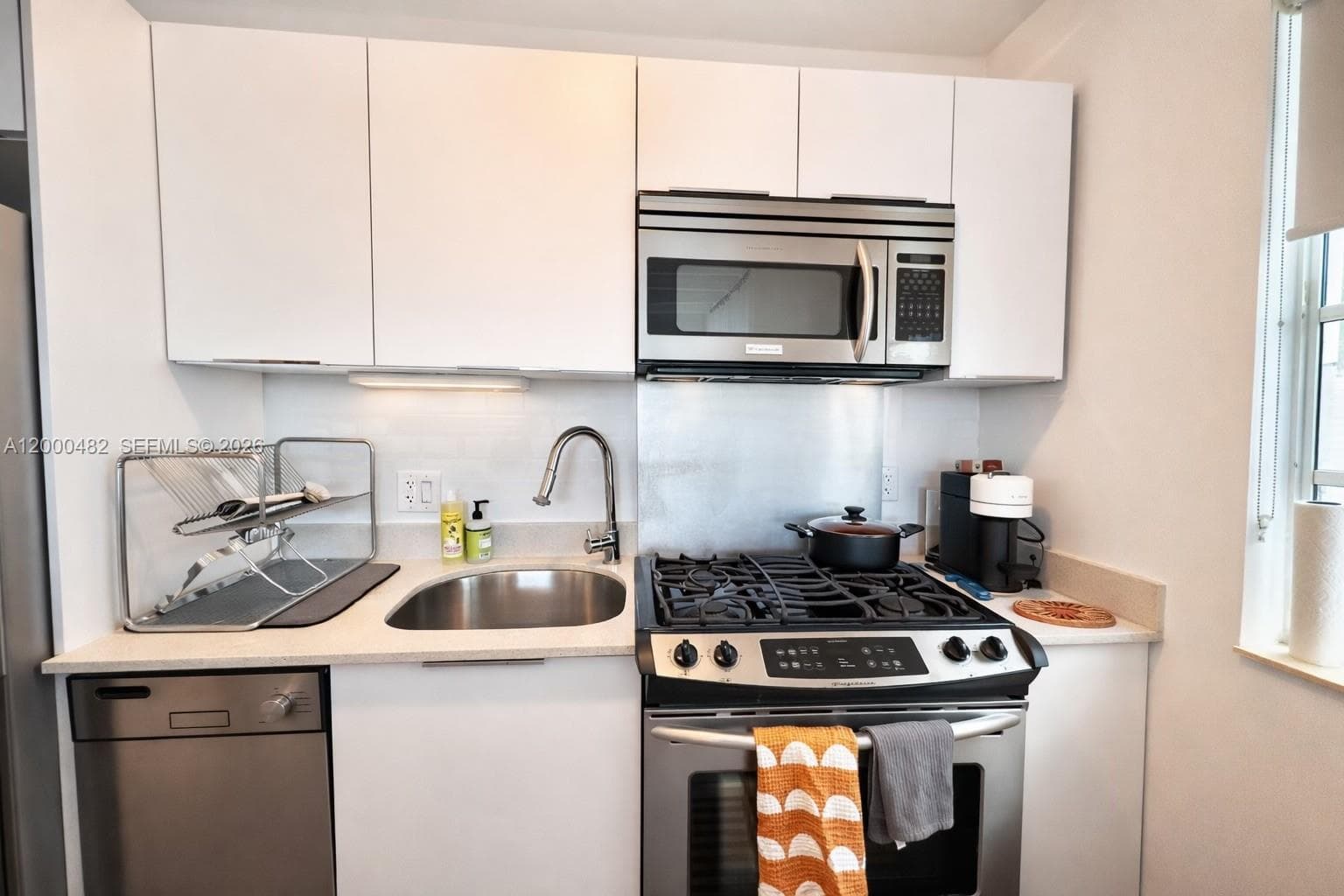 3915 Meridian Ave 206 photo 17