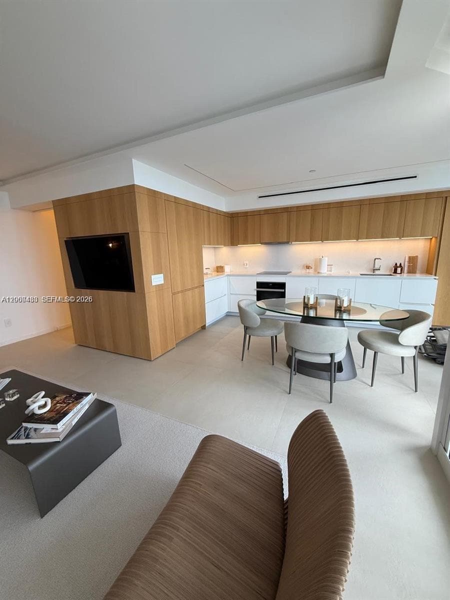 4775 Collins Ave 3706 photo 2