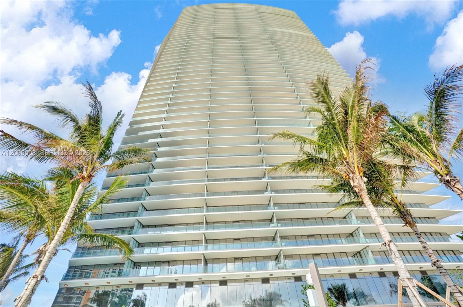 18975 COLLINS AVE 2