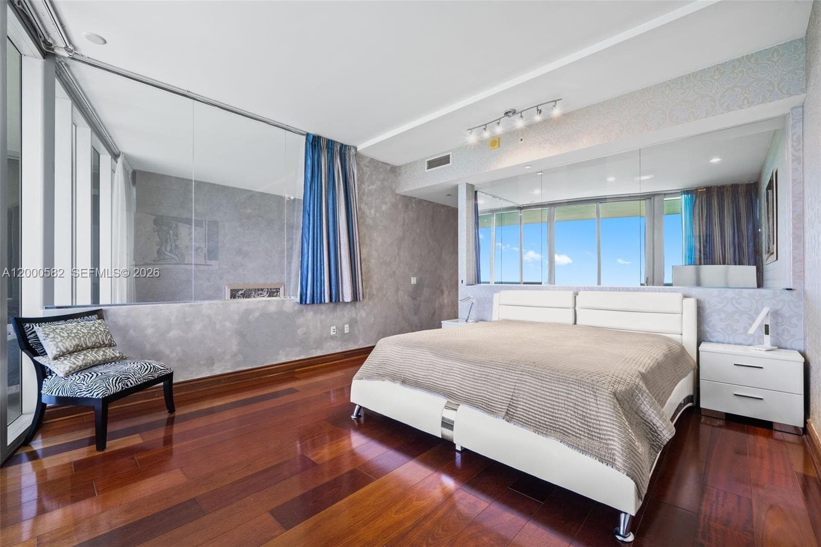 17121 Collins Ave PH4406 photo 20