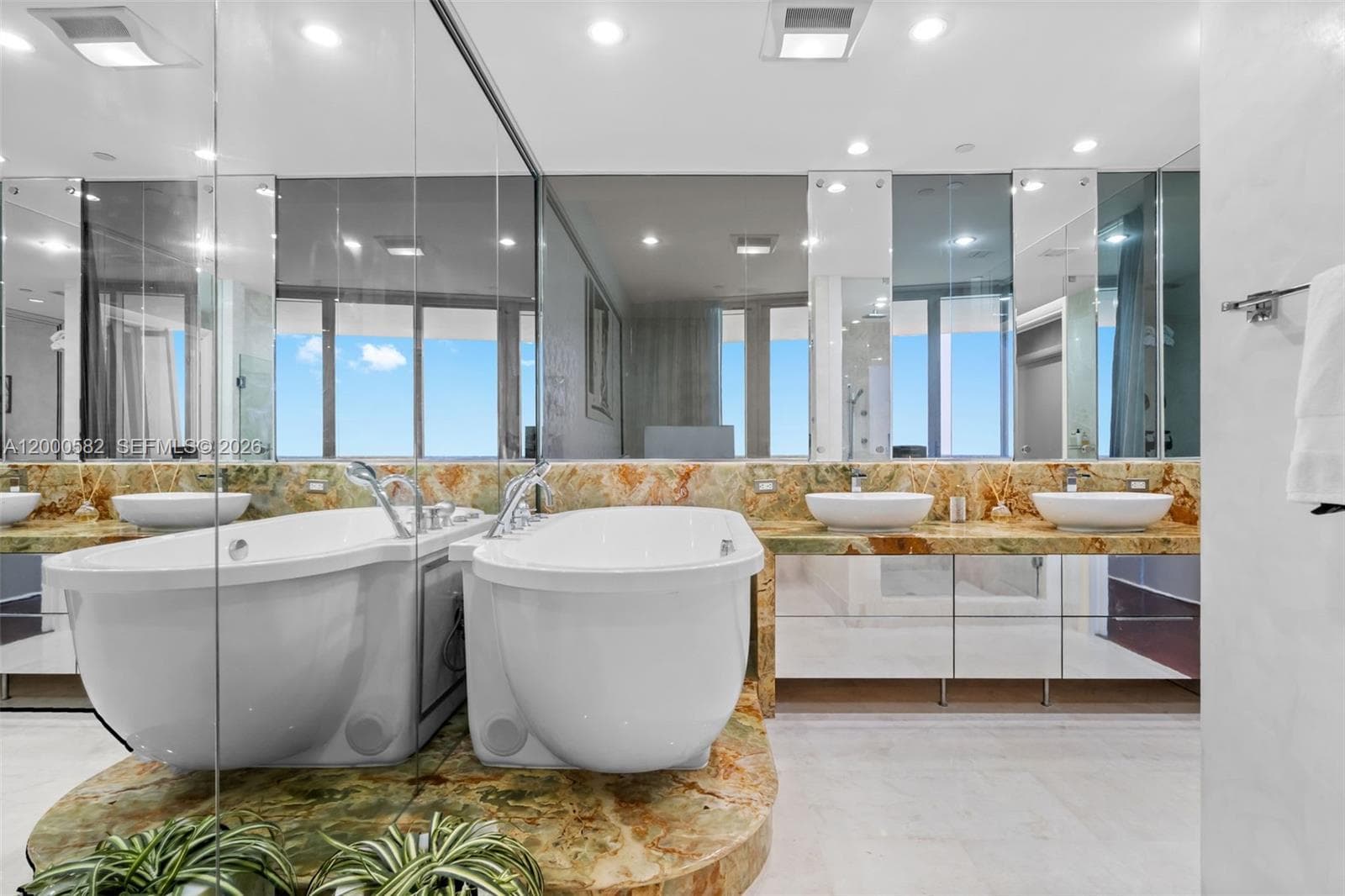 17121 Collins Ave PH4406 photo 25