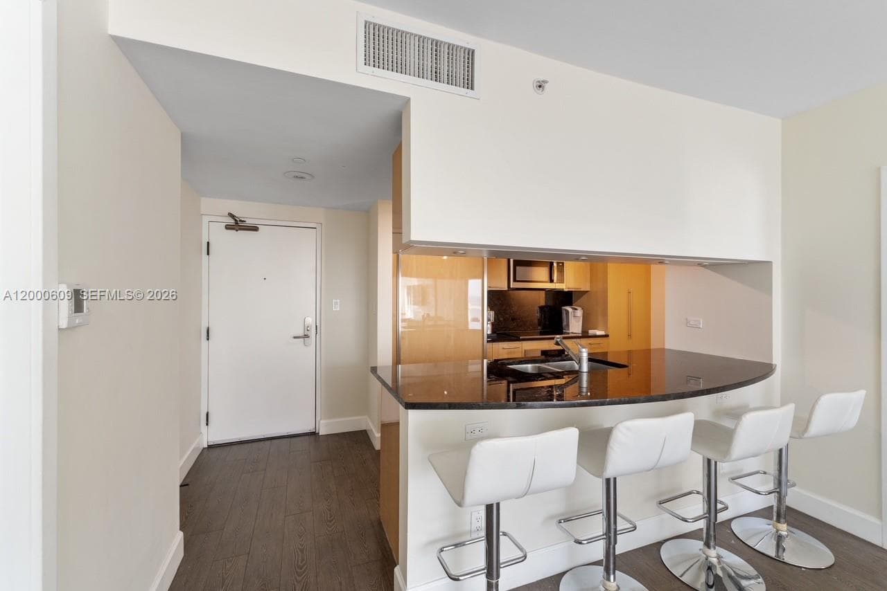 6801 Collins Ave LPH10 photo 4