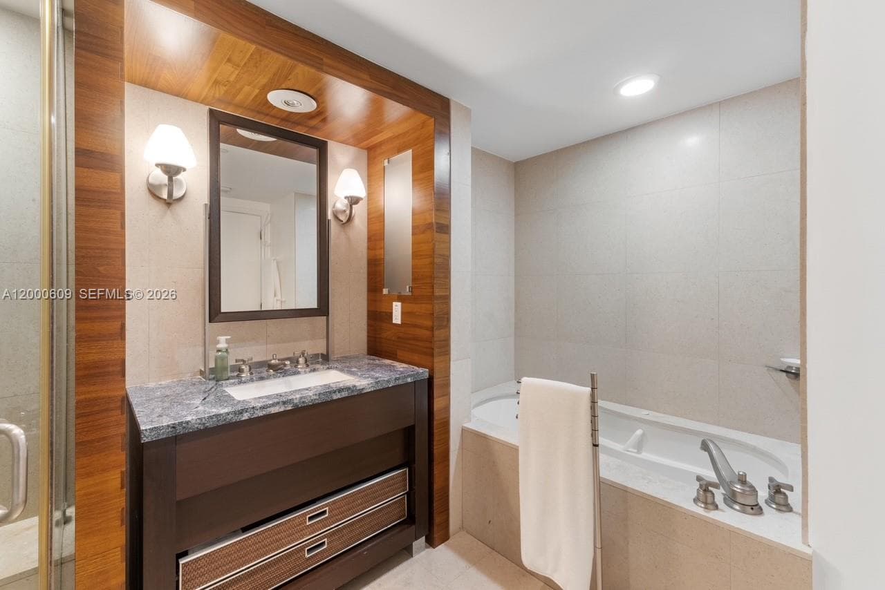 6801 Collins Ave LPH10 photo 8