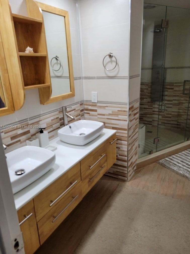 1833 Ocean Dr 307 photo 16