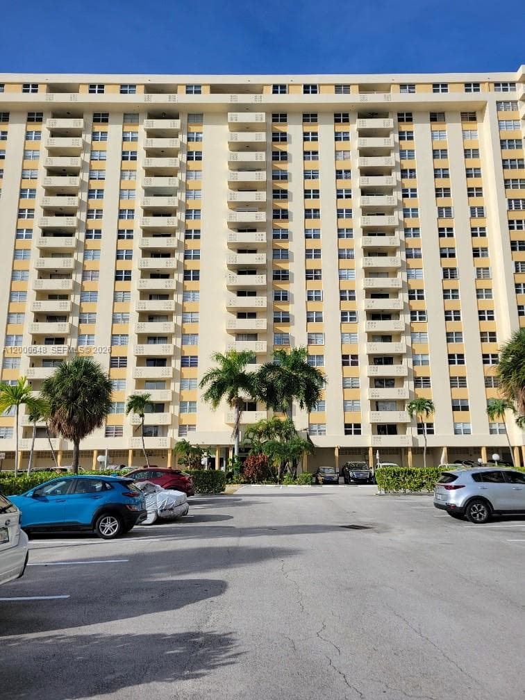 1833 S Ocean Dr 307 photo 1