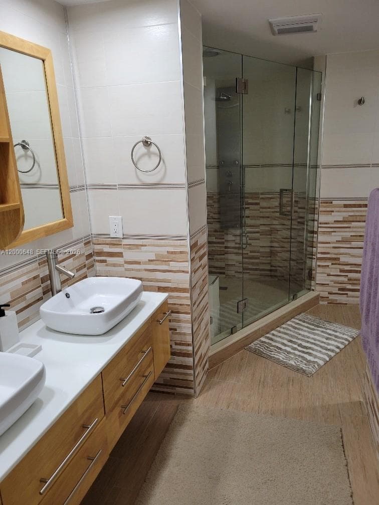 1833 Ocean Dr 307 photo 14