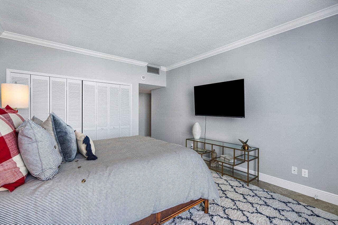 108 Lakeshore Drive 38-ph photo 19