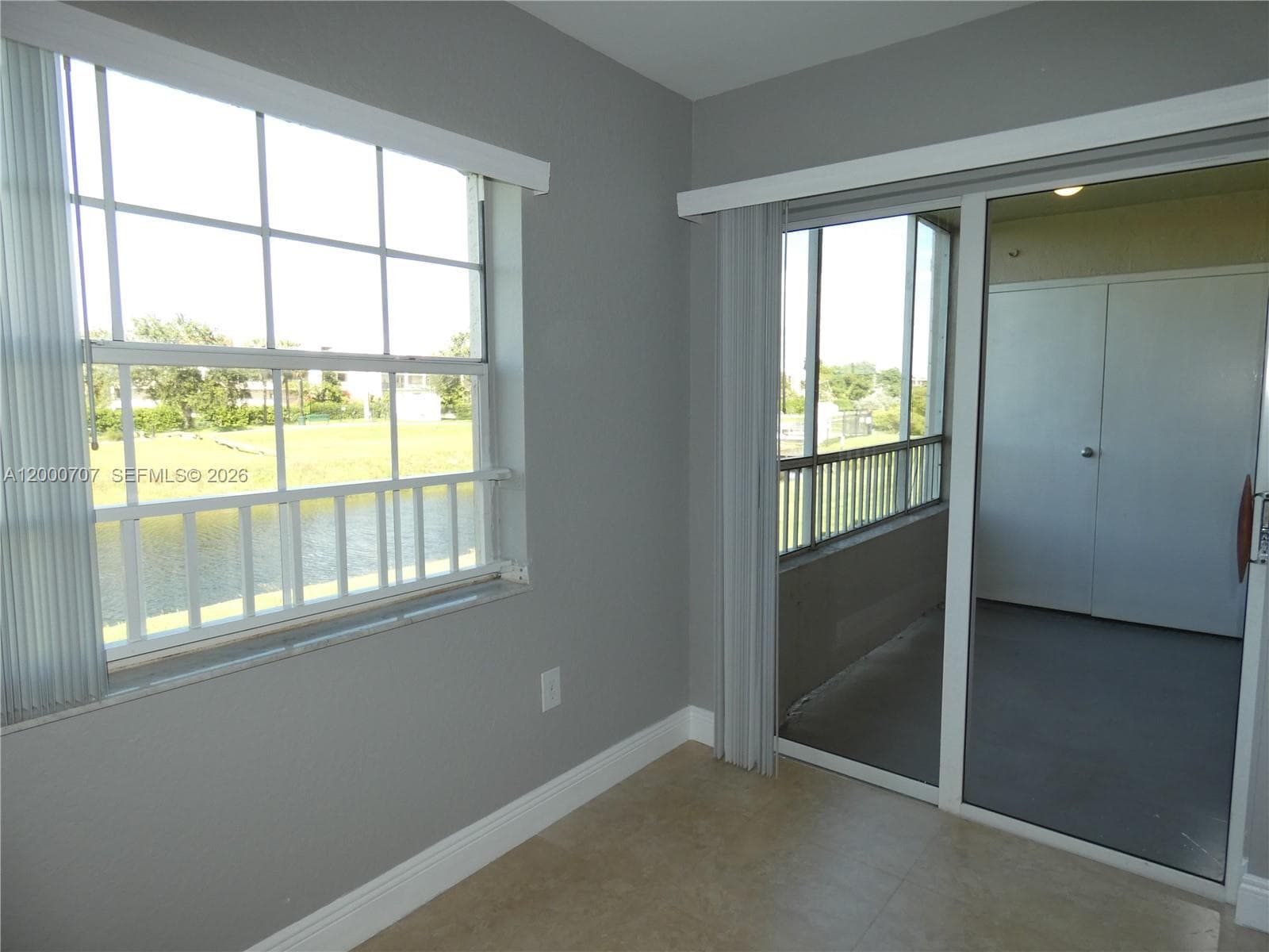 2841 Oakland Forest Dr 207 photo 9