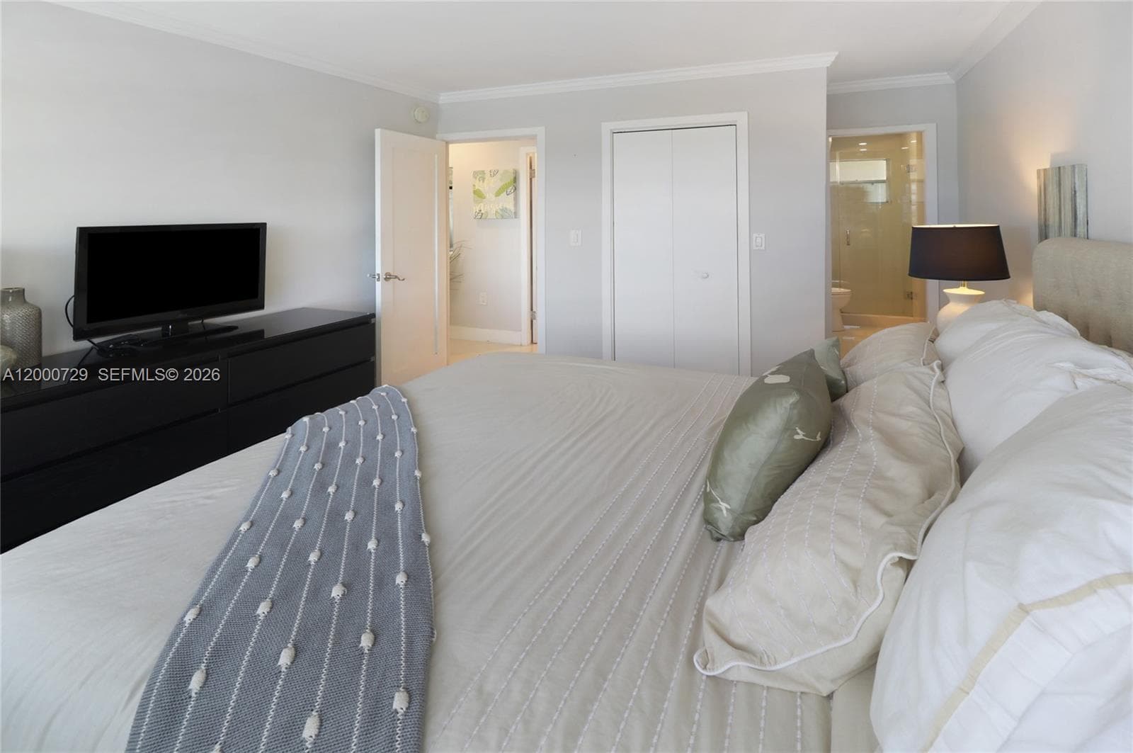 220 Kings Point Dr 415 photo 17