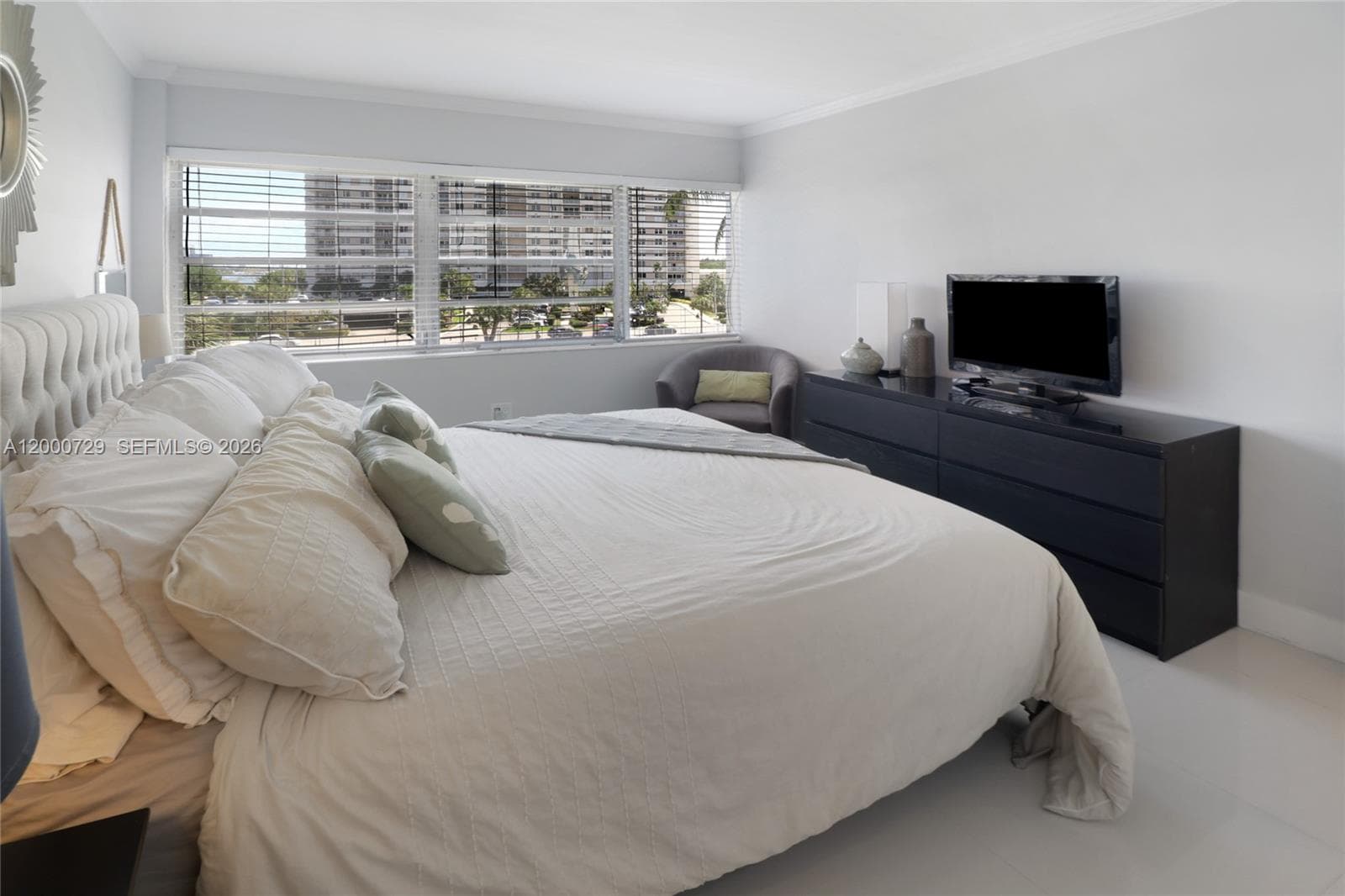 220 Kings Point Dr 415 photo 16