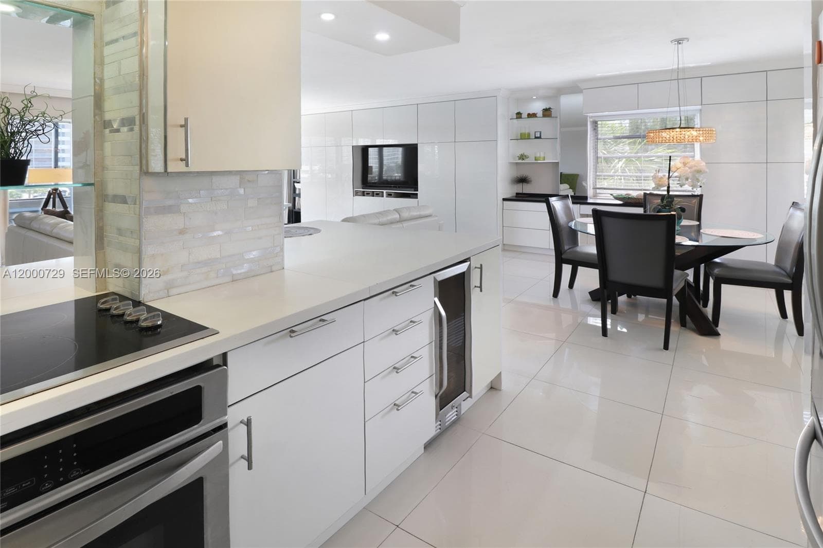 220 Kings Point Dr 415 photo 14