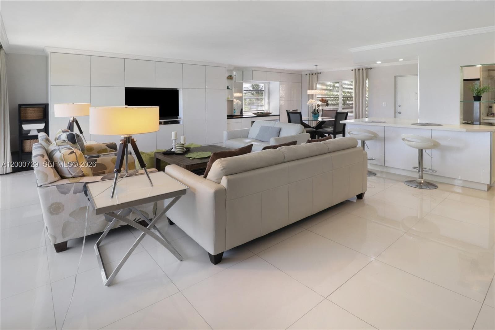 220 Kings Point Dr 415 photo 4