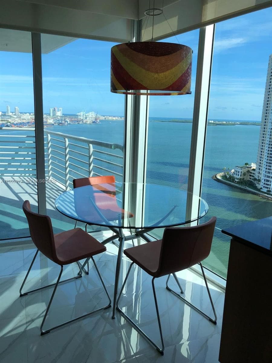 325 Biscayne Blvd 2523 photo 2