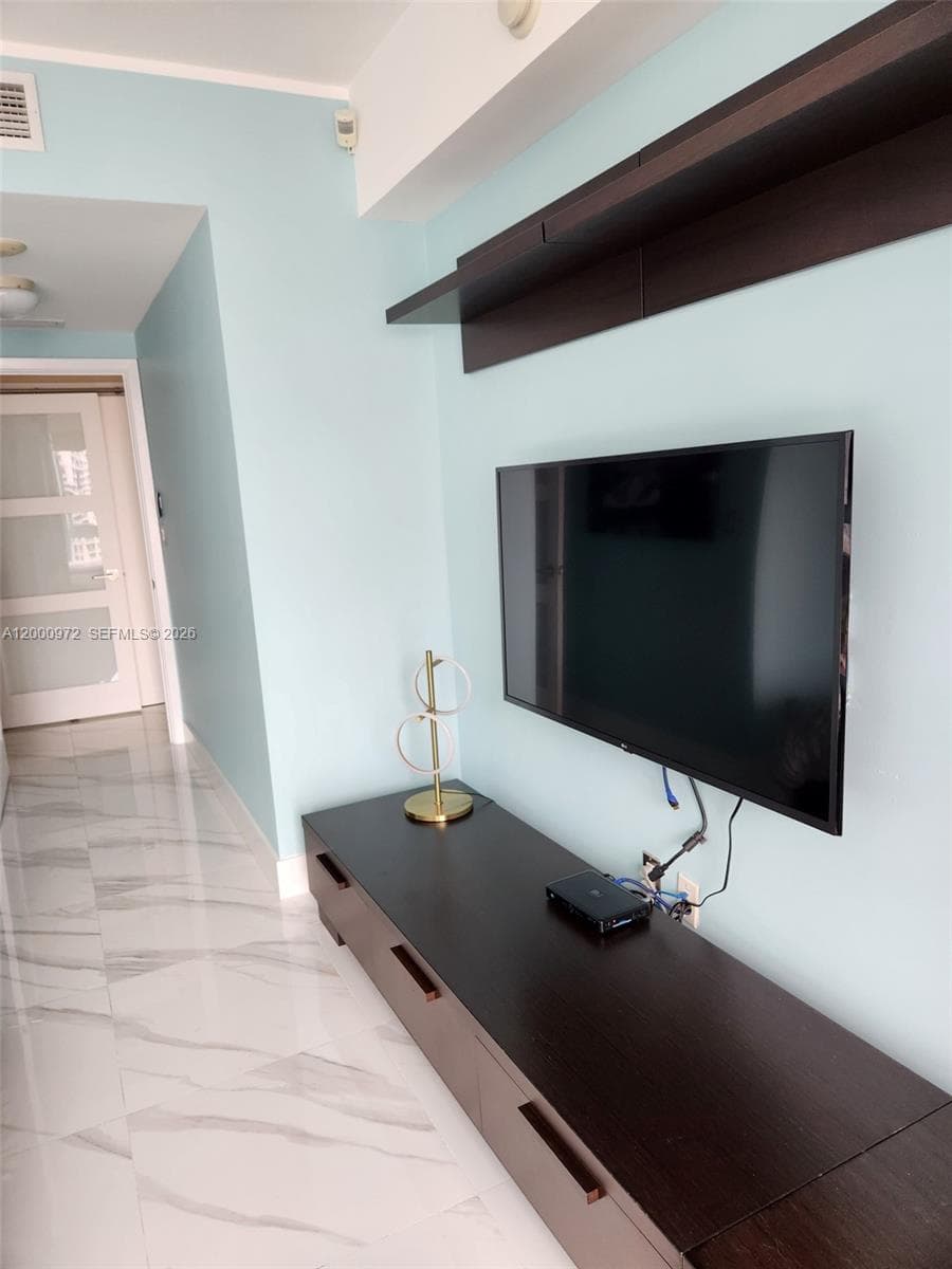325 Biscayne Blvd 2523 photo 13
