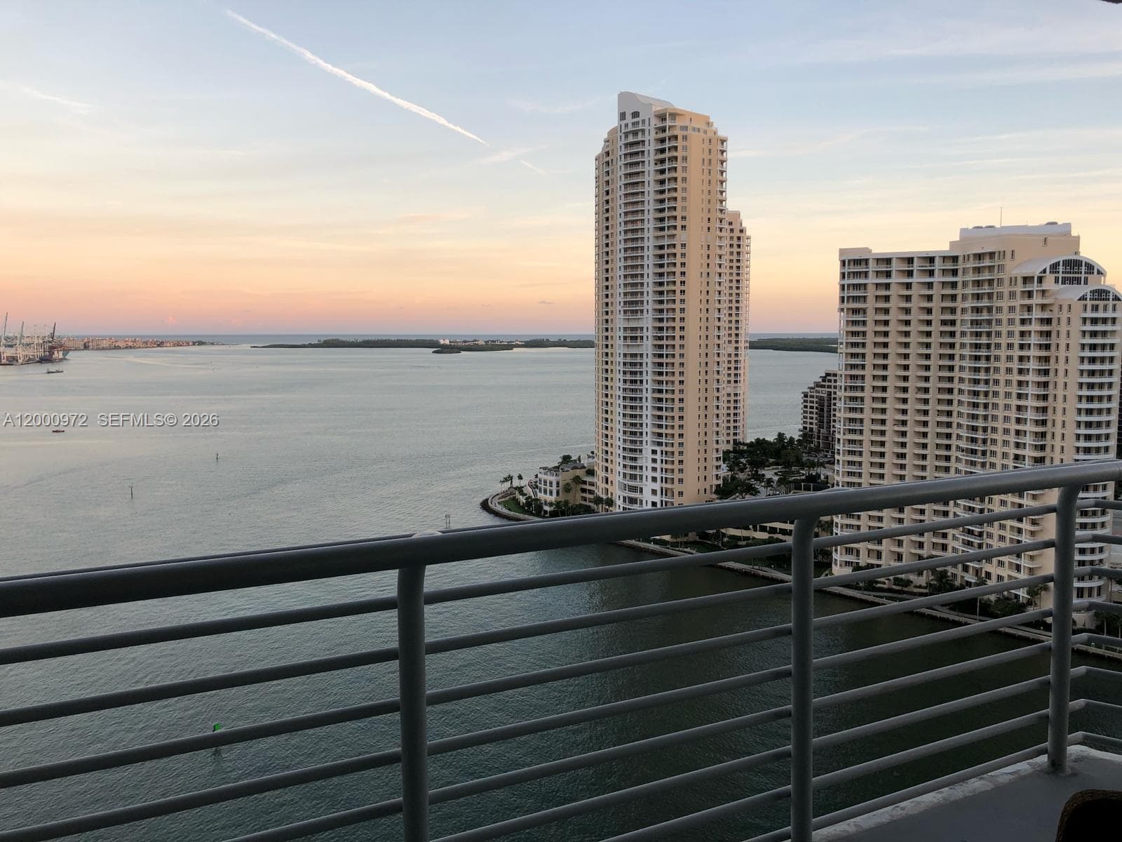325 Biscayne Blvd 2523 photo 1
