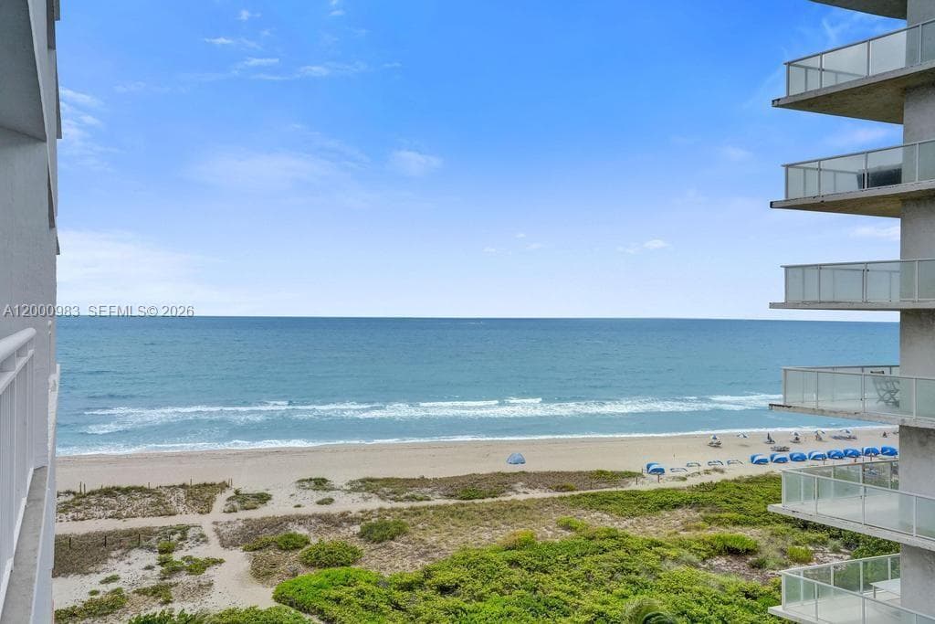 710 Ocean Blvd 812 photo 2