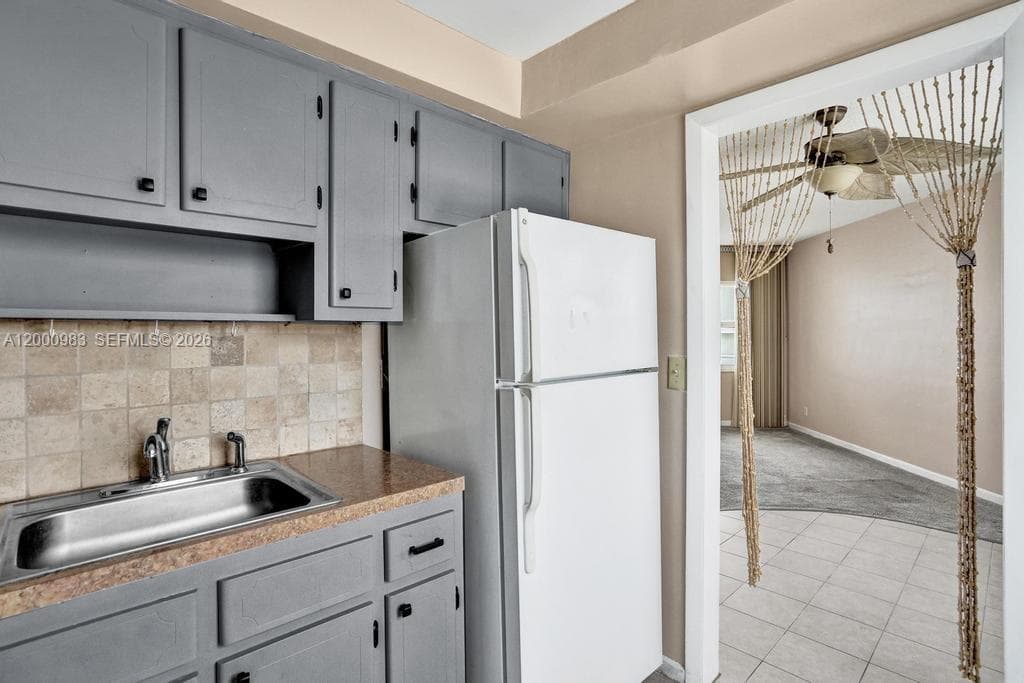 710 Ocean Blvd 812 photo 13