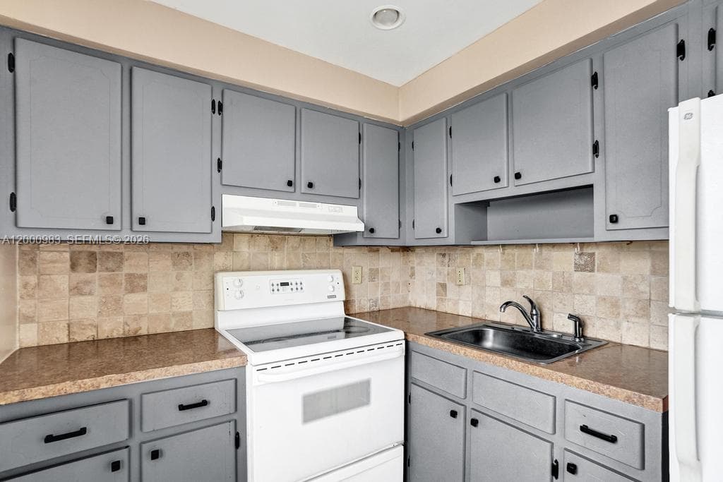 710 Ocean Blvd 812 photo 16