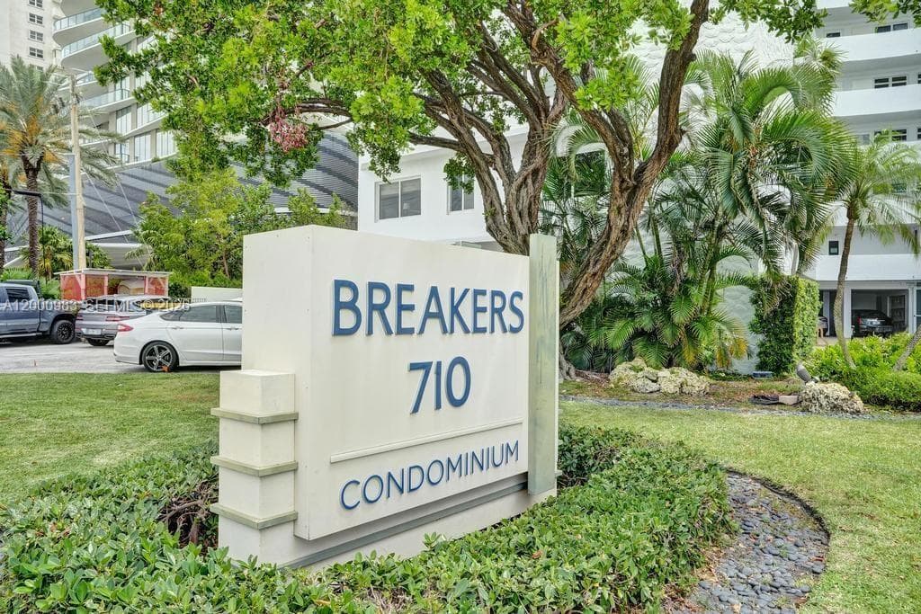 710 Ocean Blvd 812 photo 22