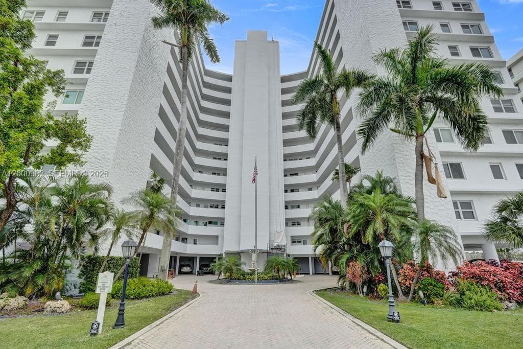 710 Ocean Blvd 812 photo 3