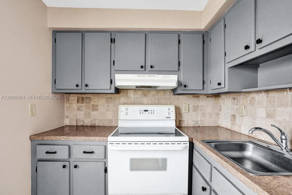 710 Ocean Blvd 812 photo 15