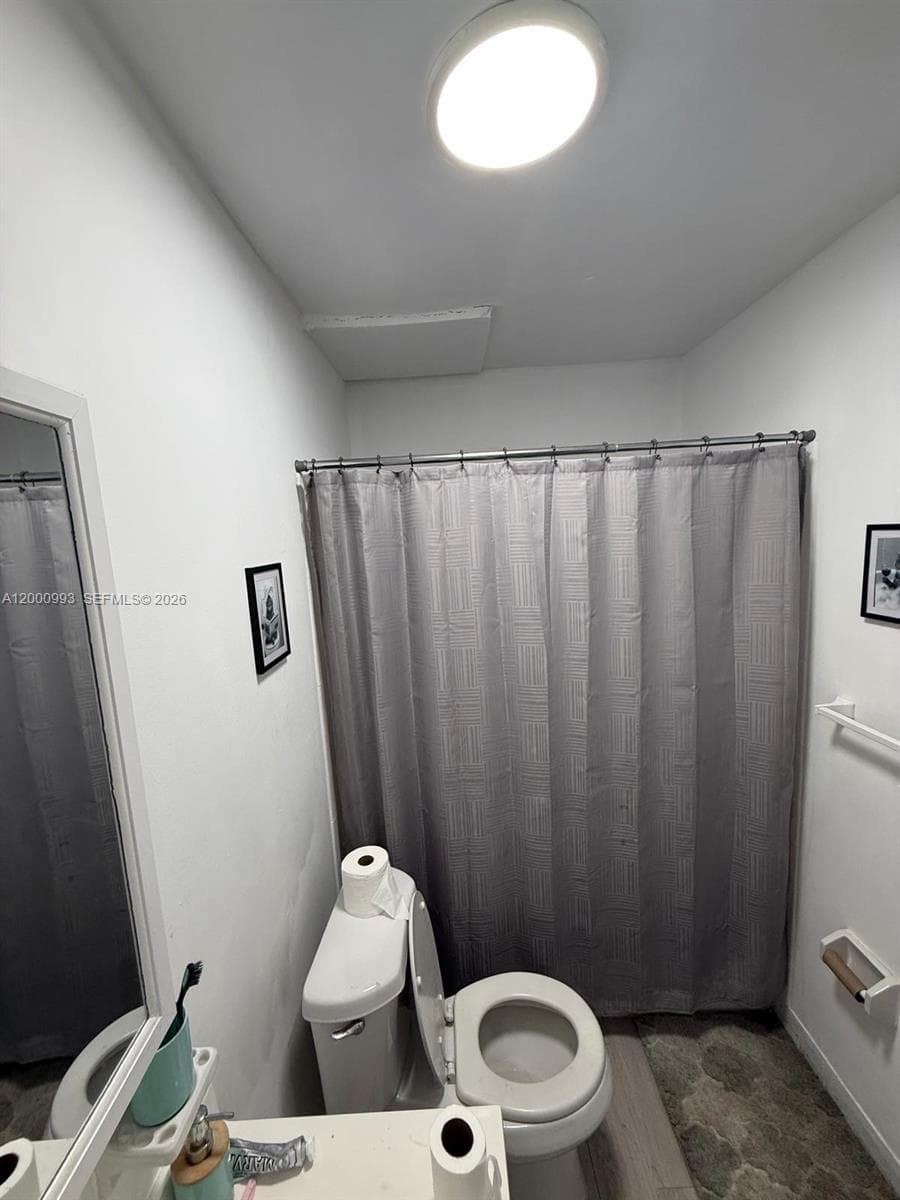 3536 168th St 403 photo 2