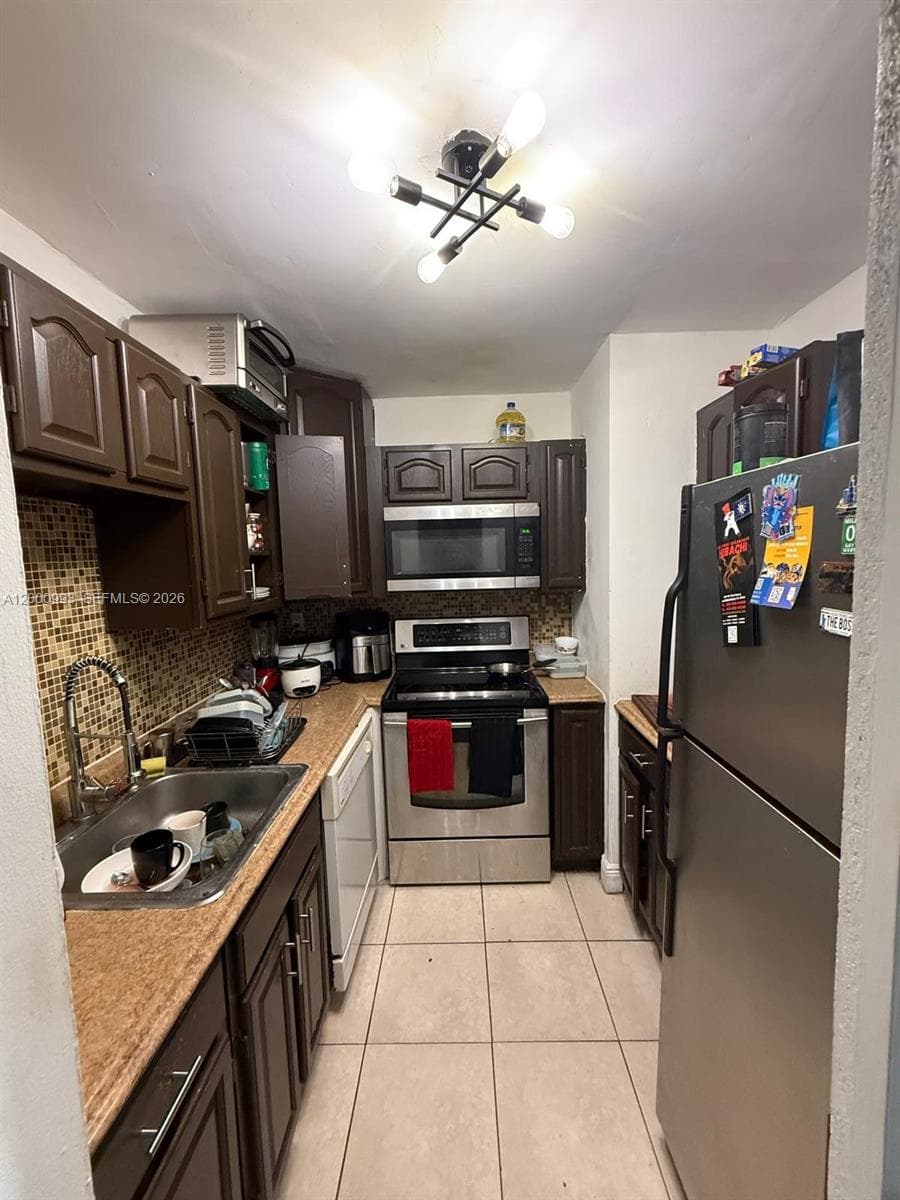 3536 168th St 403 photo 5