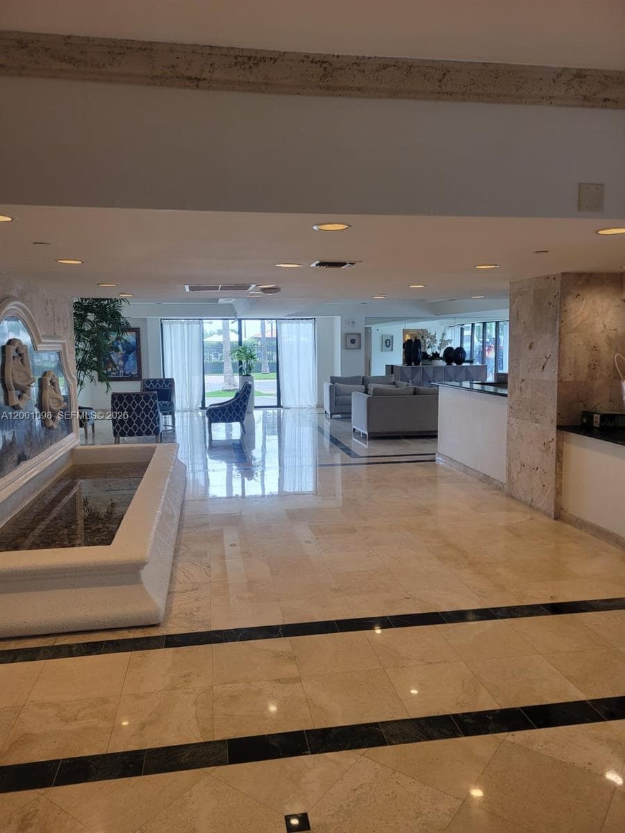 2625 Collins Ave 1601 photo 2