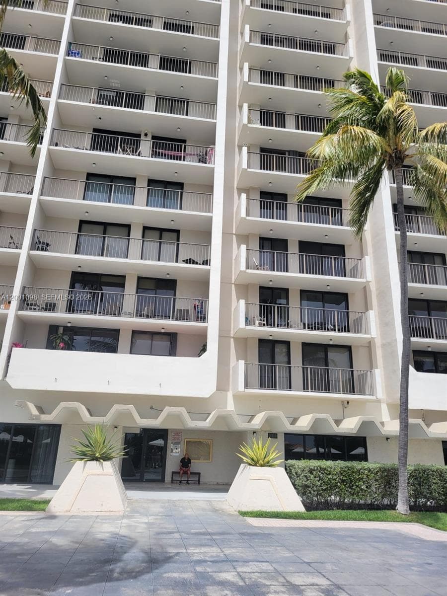 2625 Collins Ave 1601 photo 1