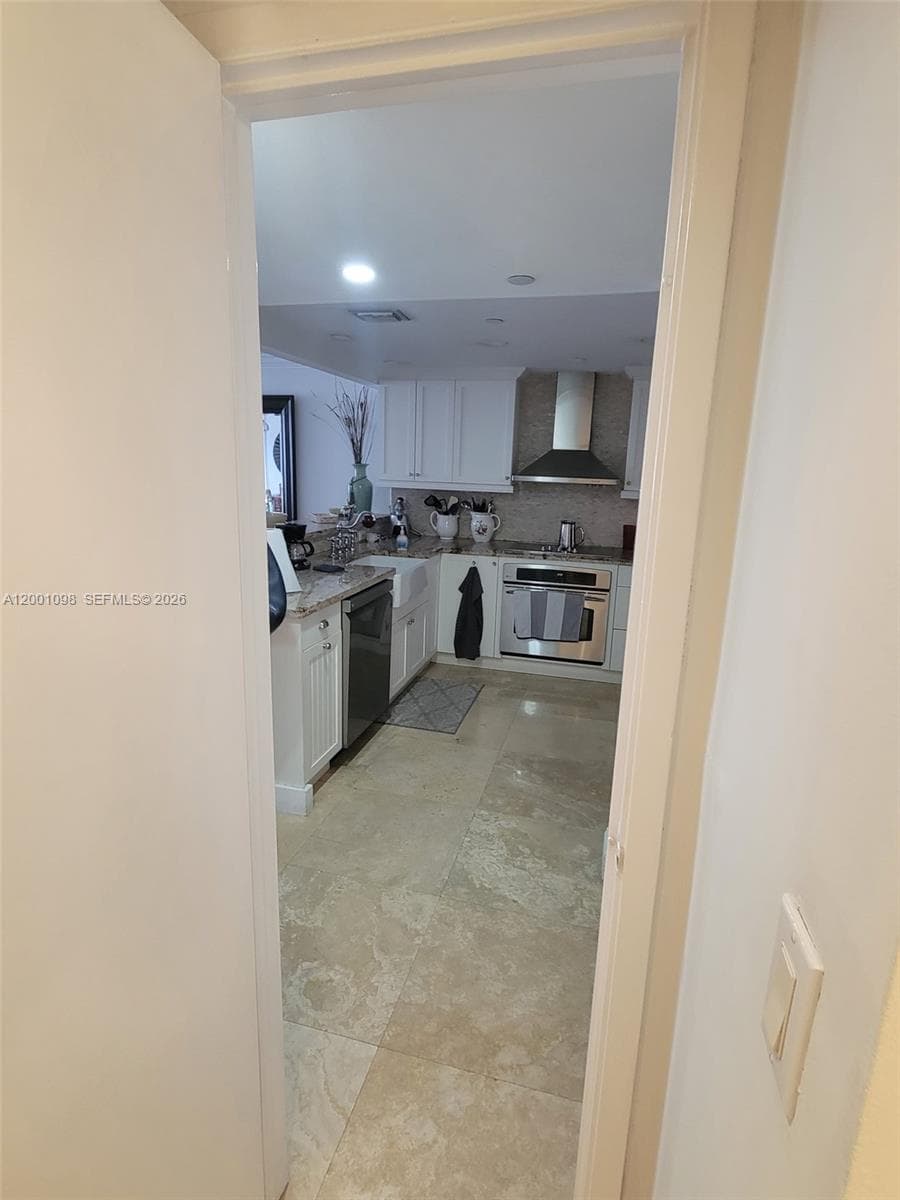 2625 Collins Ave 1601 photo 5