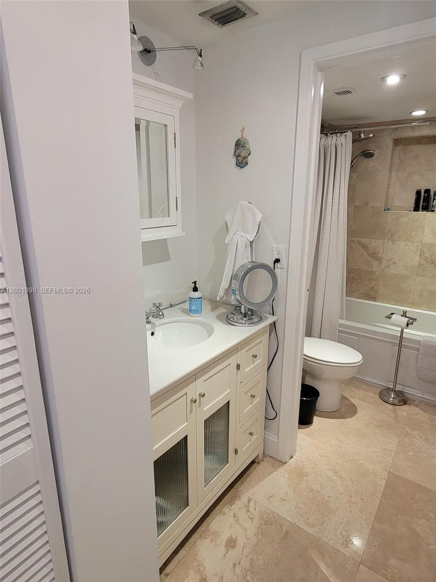 2625 Collins Ave 1601 photo 19