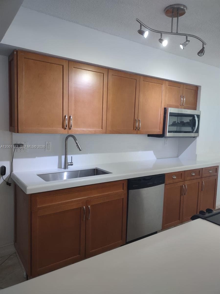 3600 Mystic Pointe Dr 513 photo 2