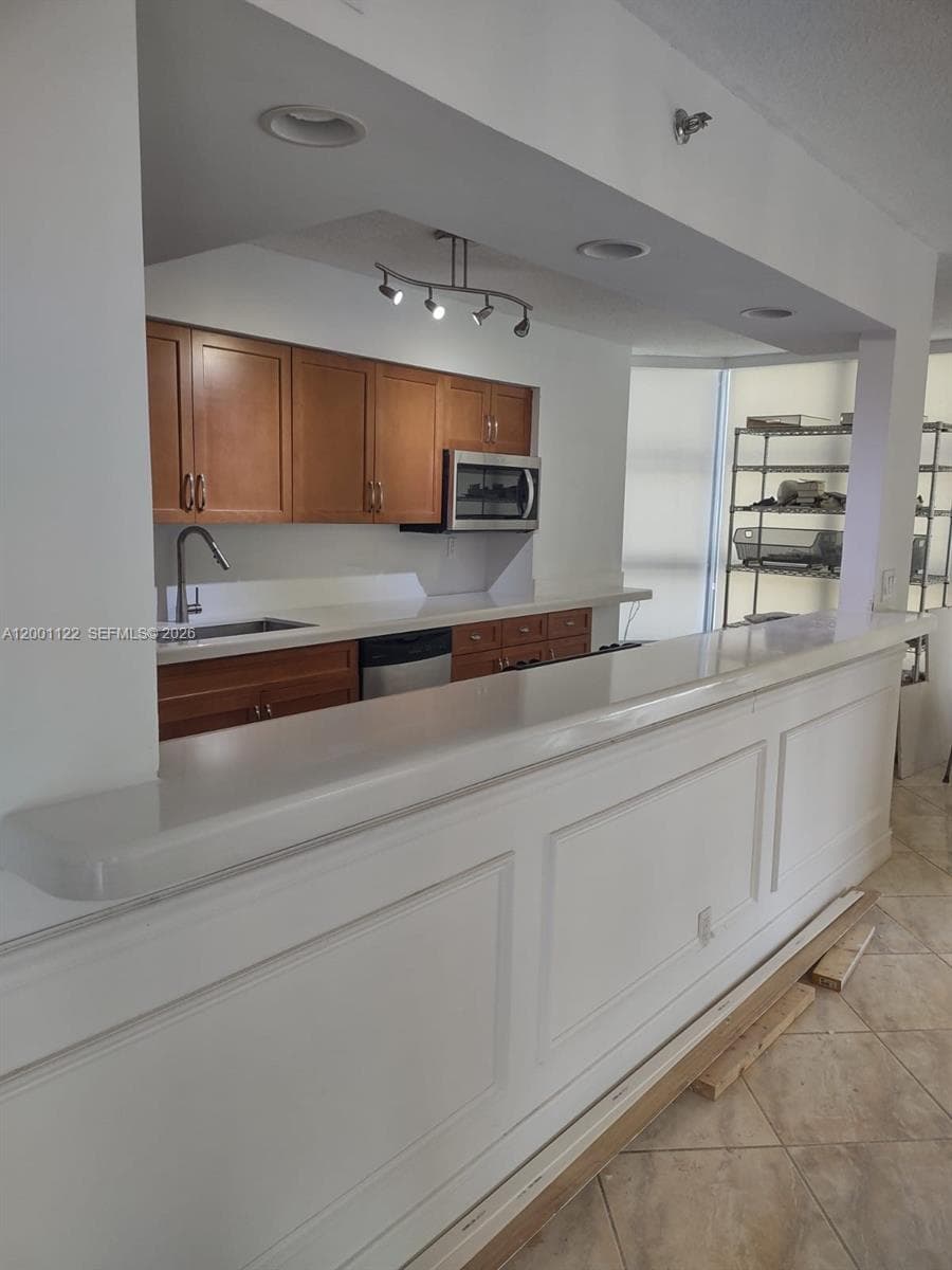 3600 Mystic Pointe Dr 513 photo 7