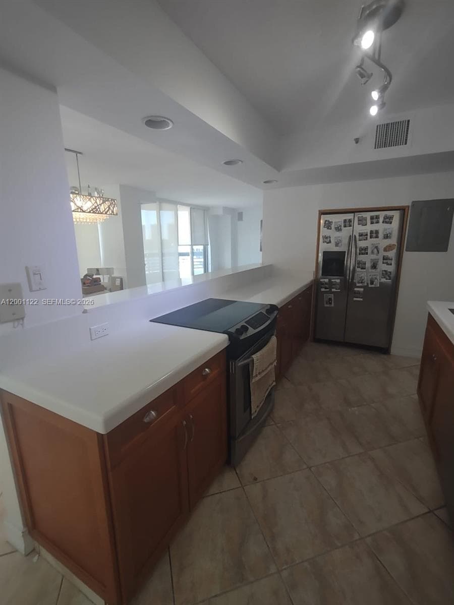 3600 Mystic Pointe Dr 513 photo 3