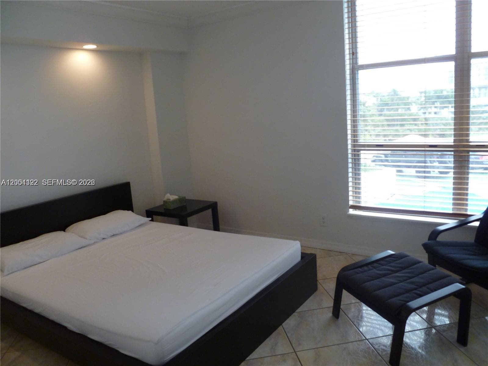 3600 Mystic Pointe Dr 513 photo 9