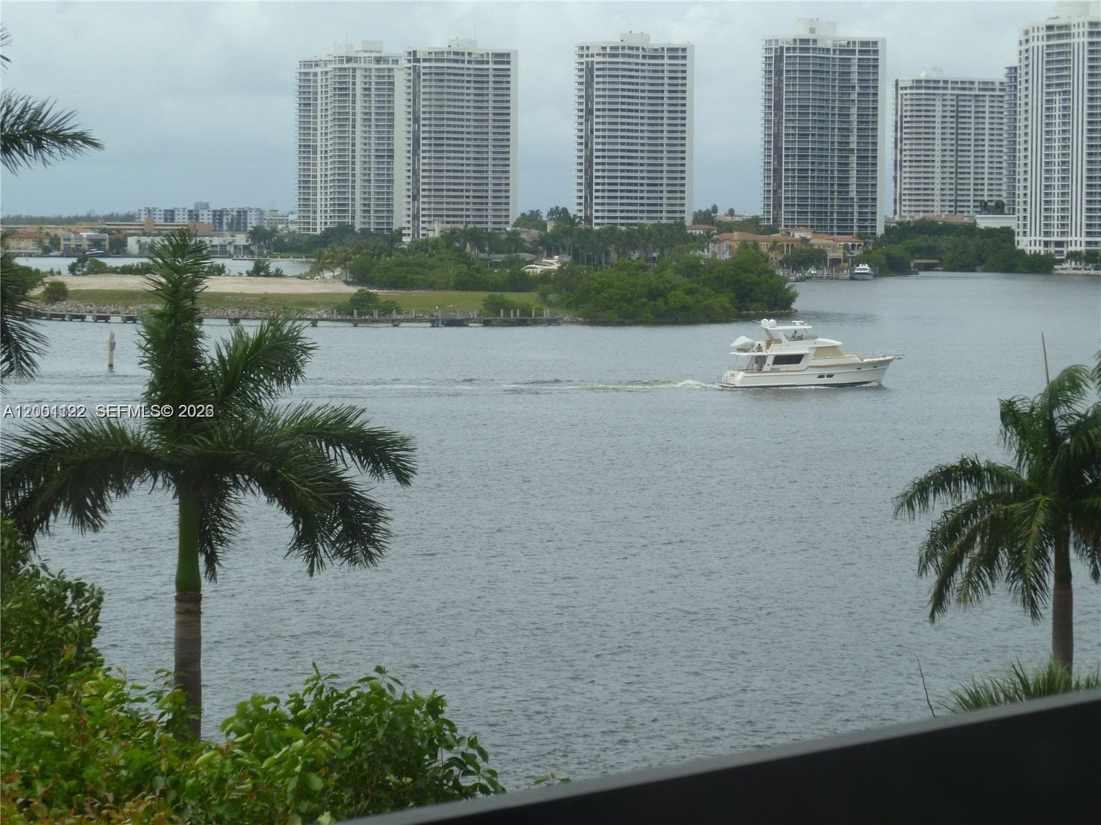 3600 Mystic Pointe Dr 513 photo 11