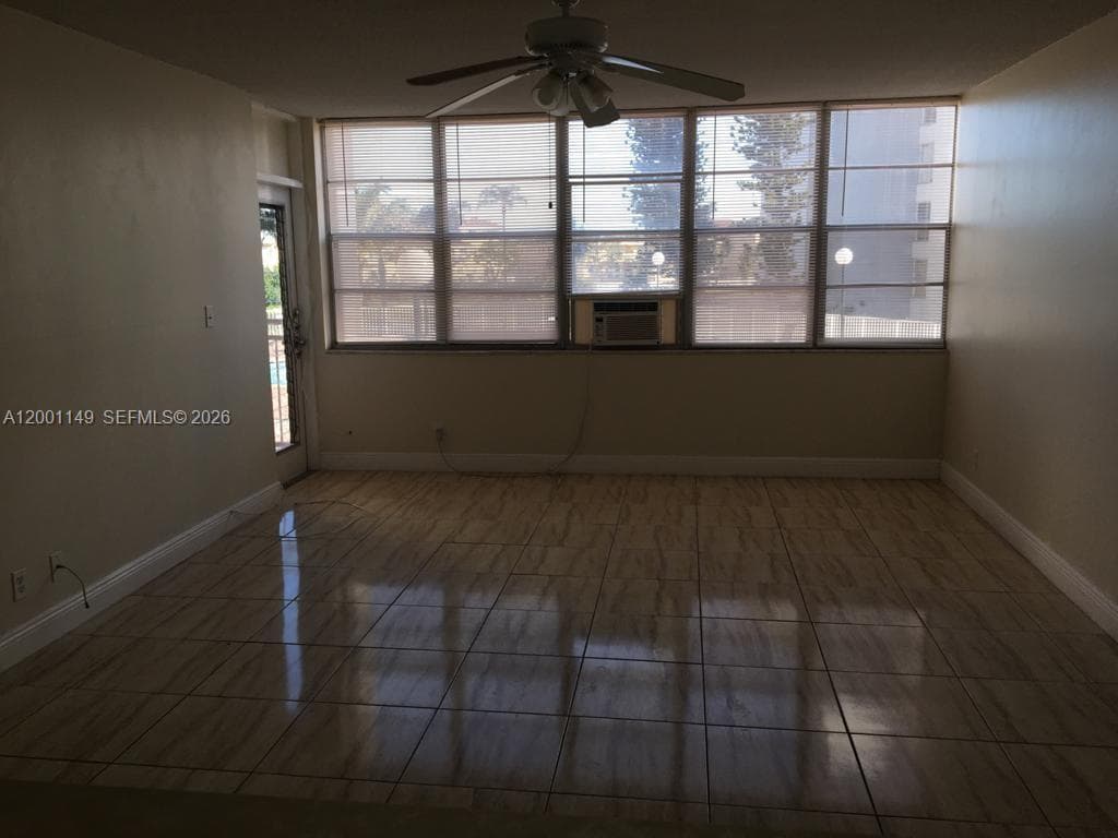 2025 164th St 205 photo 2