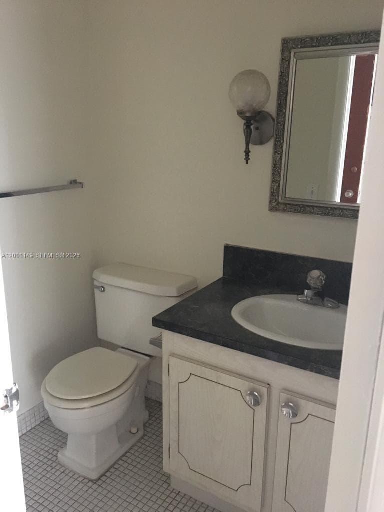 2025 164th St 205 photo 5
