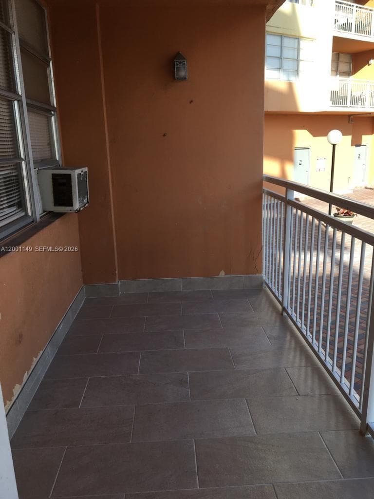 2025 164th St 205 photo 8