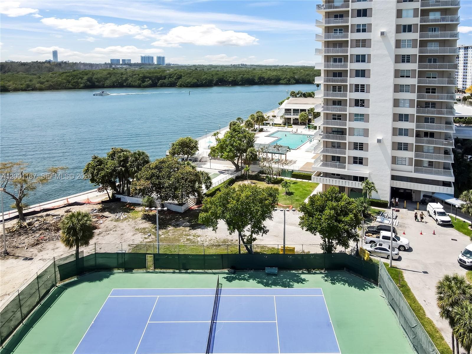 300 Bayview Dr 315 photo 24