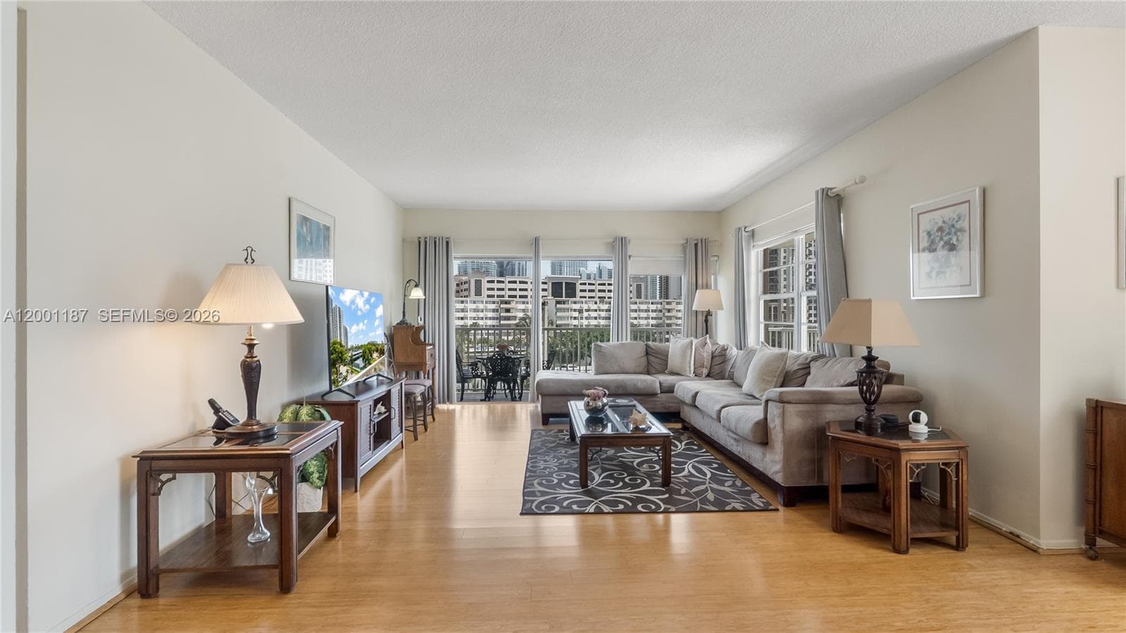 300 Bayview Dr 315 photo 4