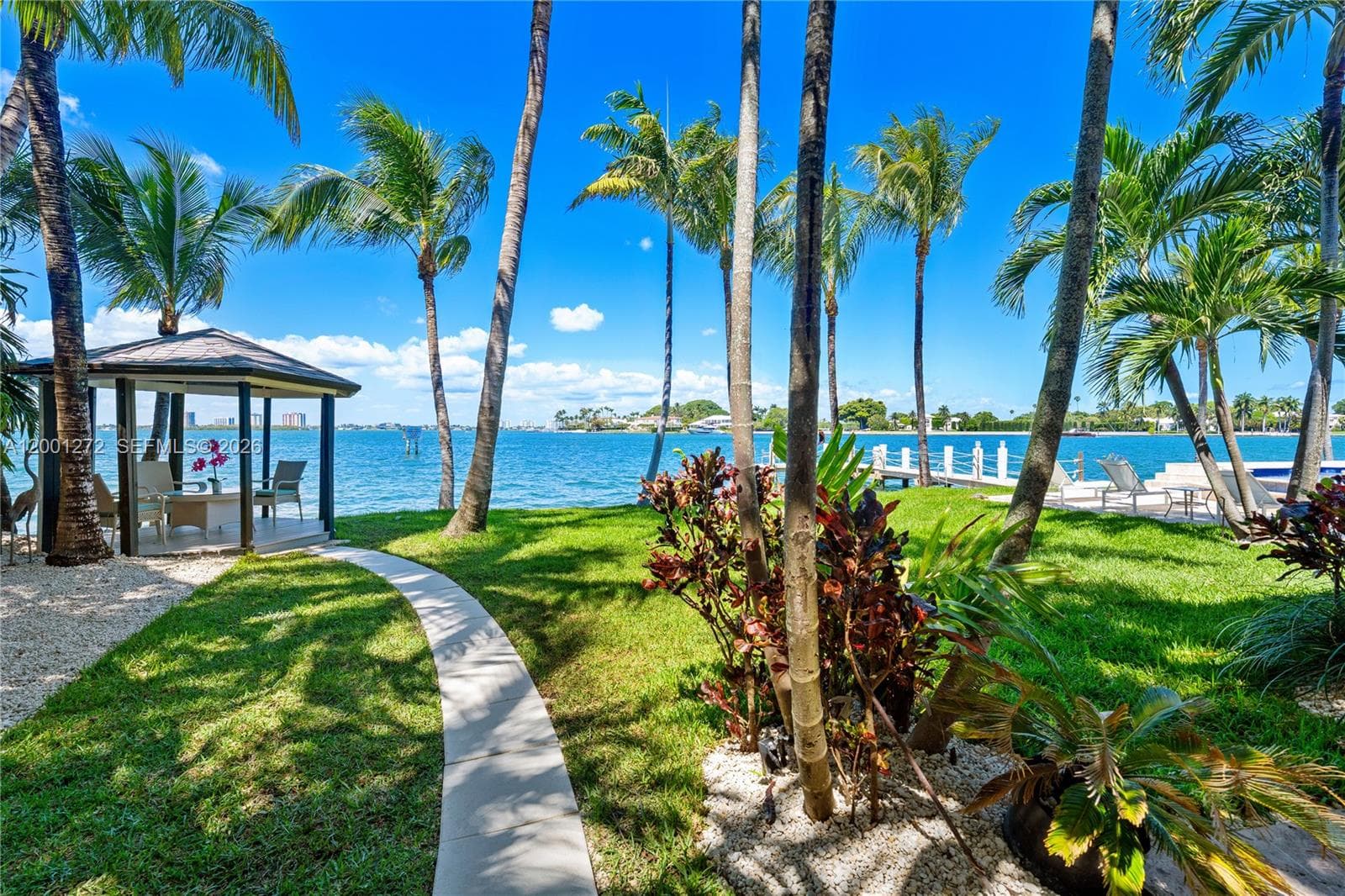 1575 Stillwater Dr photo 6