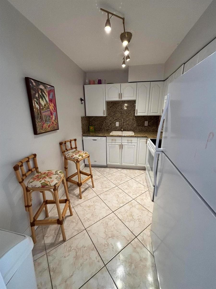 510 Prosperity Farms Road 8b photo 3