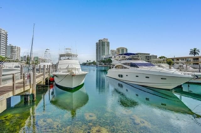 7900 Harbor Island Dr 704 photo 3