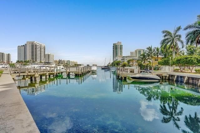 7900 Harbor Island Dr 704 photo 4
