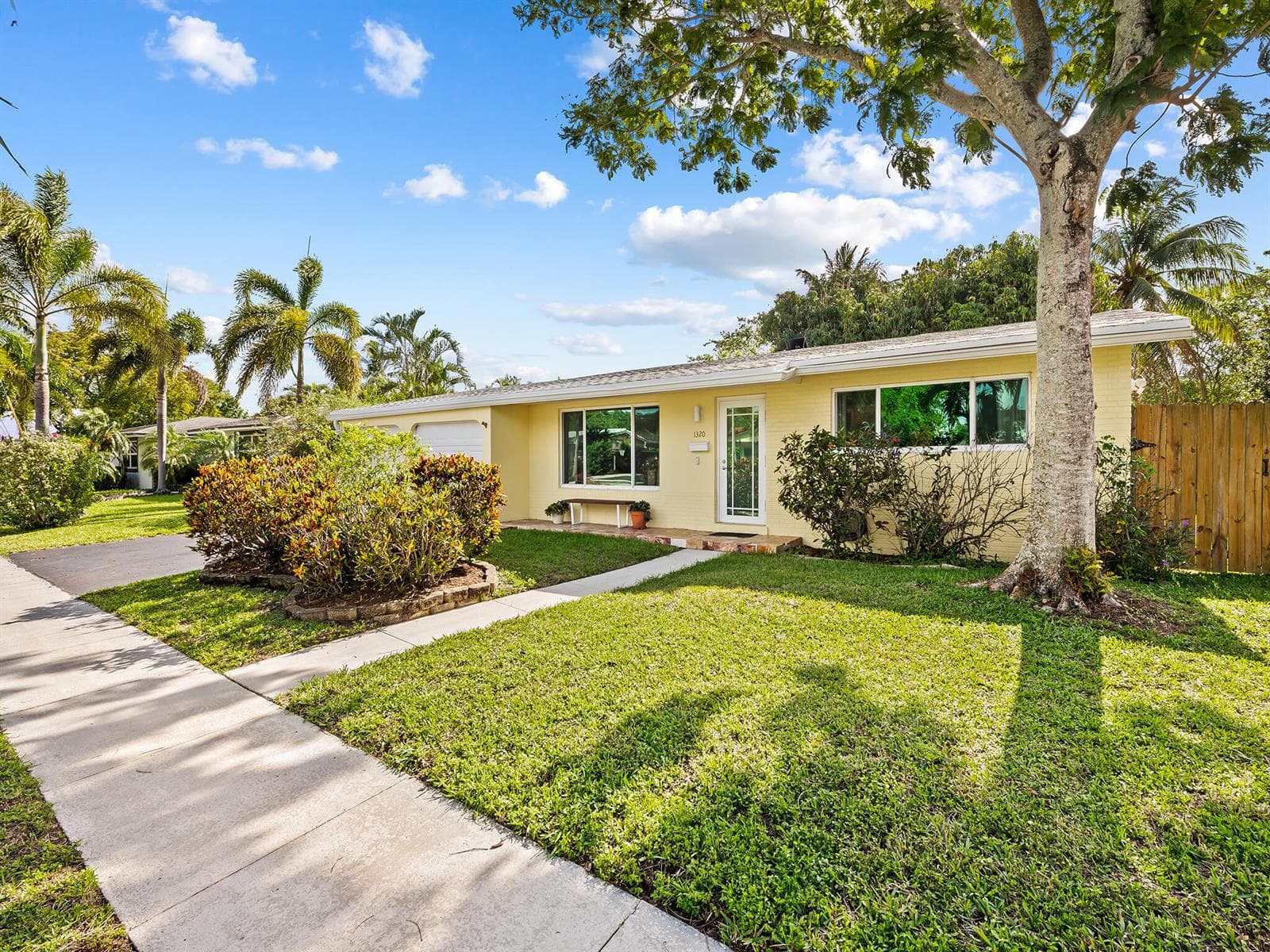 1320 SW 55th Avenue photo 2
