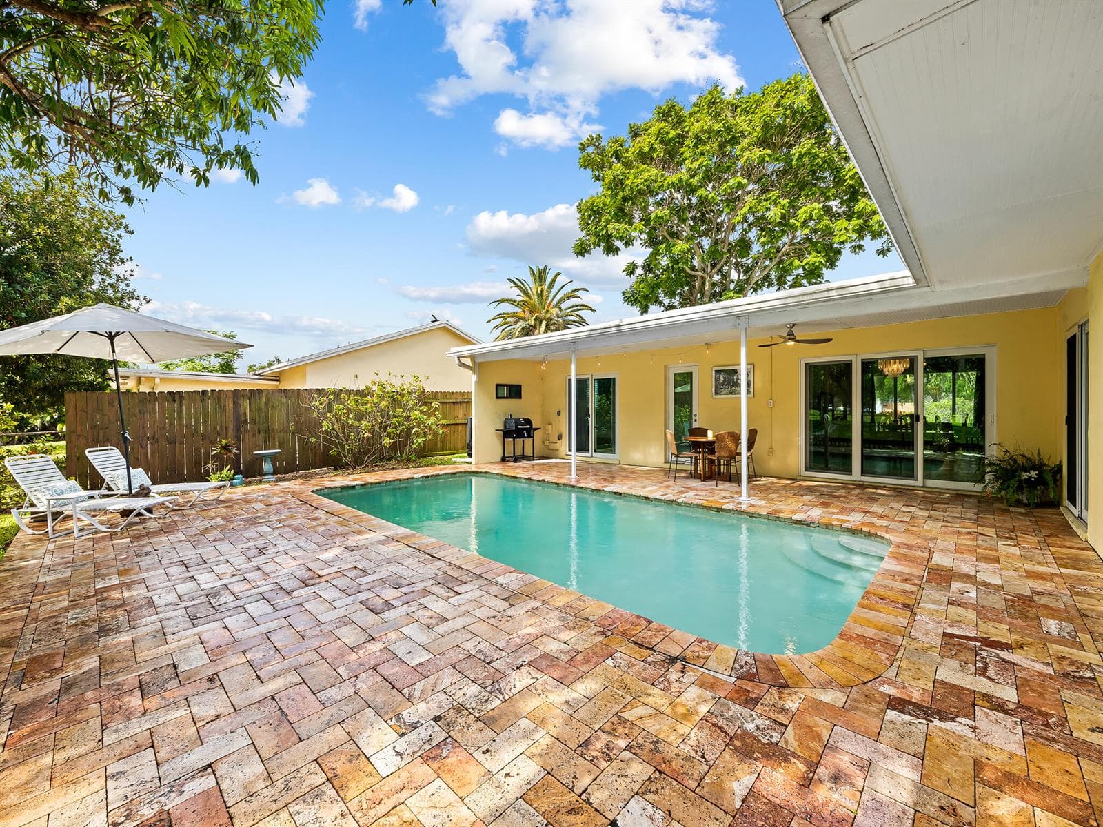1320 SW 55th Avenue photo 8